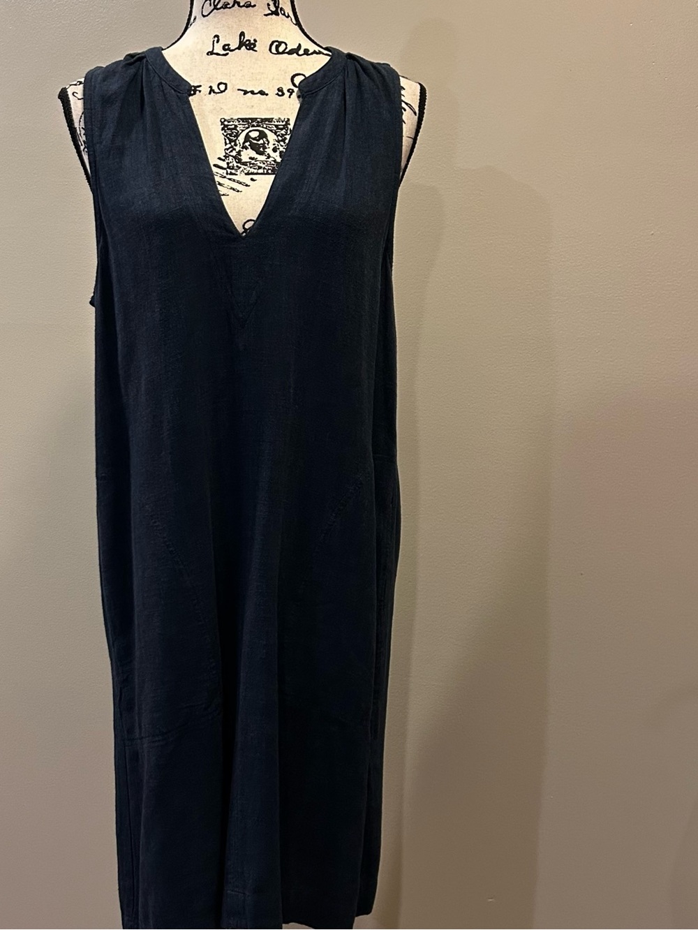 Splendid Linen Blend V-Neck Sleeveless Shift Dress